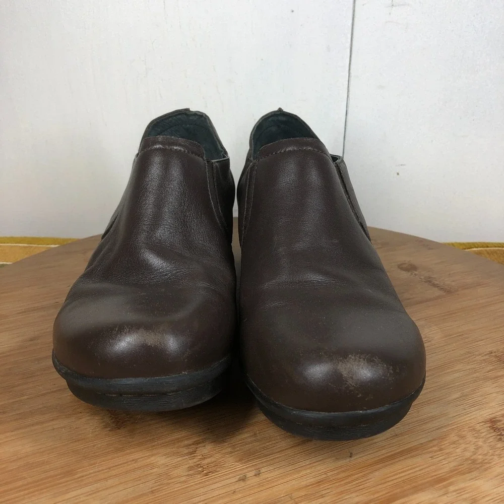 Dansko lynn Womens size 39 shoes brown leather slip on wedge comfort clogs